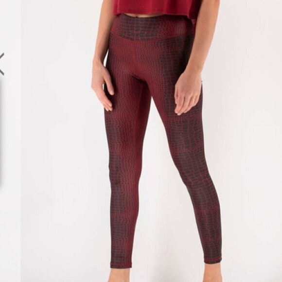 Alpha Prime Apparel Red Black Croc Nile Workout Leggings, Medium - Picture 13 of 13